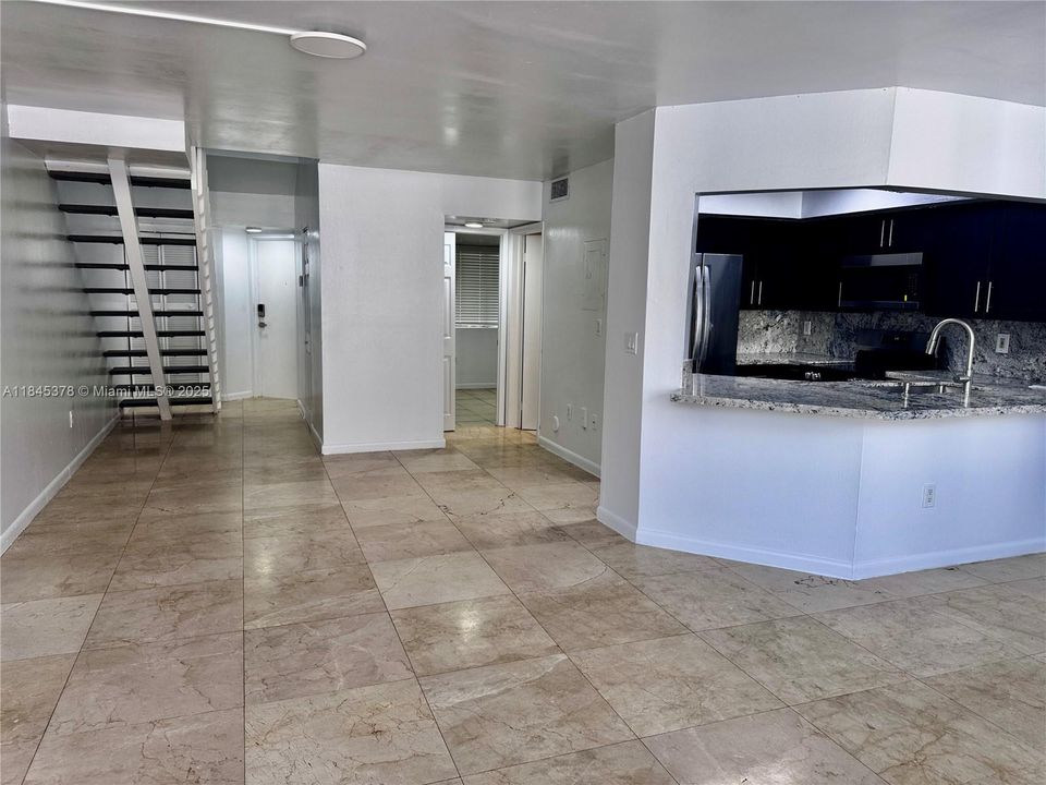 Activo con contrato: $2,500 (3 camas, 2 baños, 1293 Pies cuadrados)