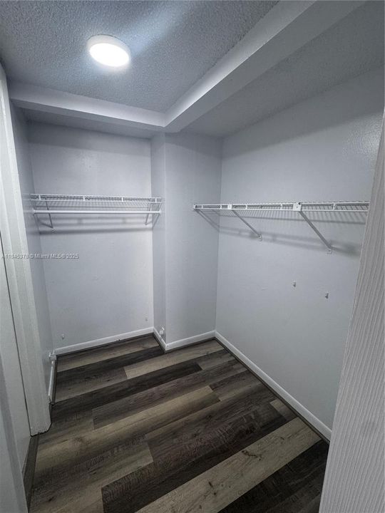 Activo con contrato: $2,500 (3 camas, 2 baños, 1293 Pies cuadrados)