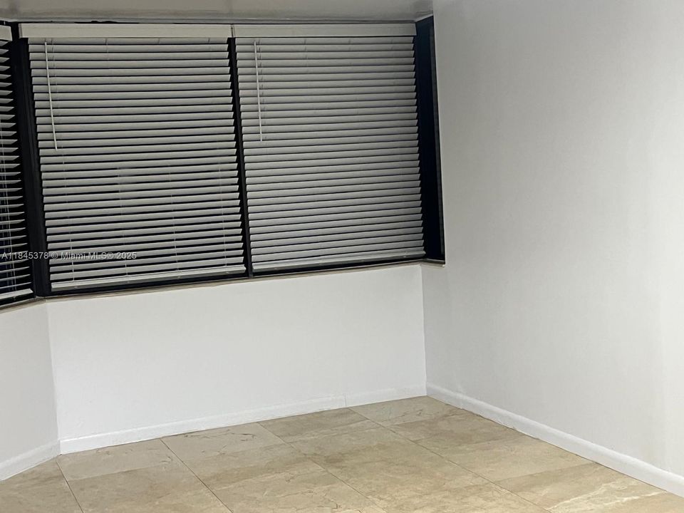 Activo con contrato: $2,500 (3 camas, 2 baños, 1293 Pies cuadrados)