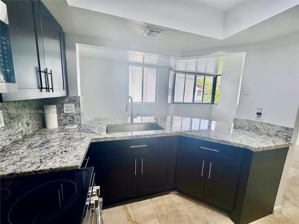 Activo con contrato: $2,500 (3 camas, 2 baños, 1293 Pies cuadrados)