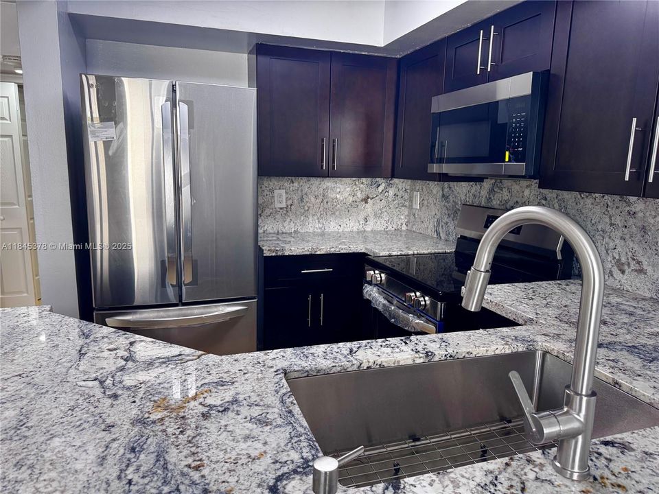 Activo con contrato: $2,500 (3 camas, 2 baños, 1293 Pies cuadrados)