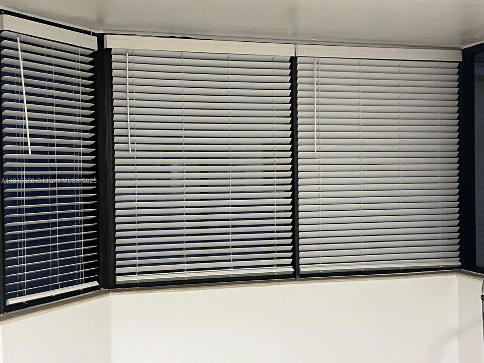 Activo con contrato: $2,500 (3 camas, 2 baños, 1293 Pies cuadrados)