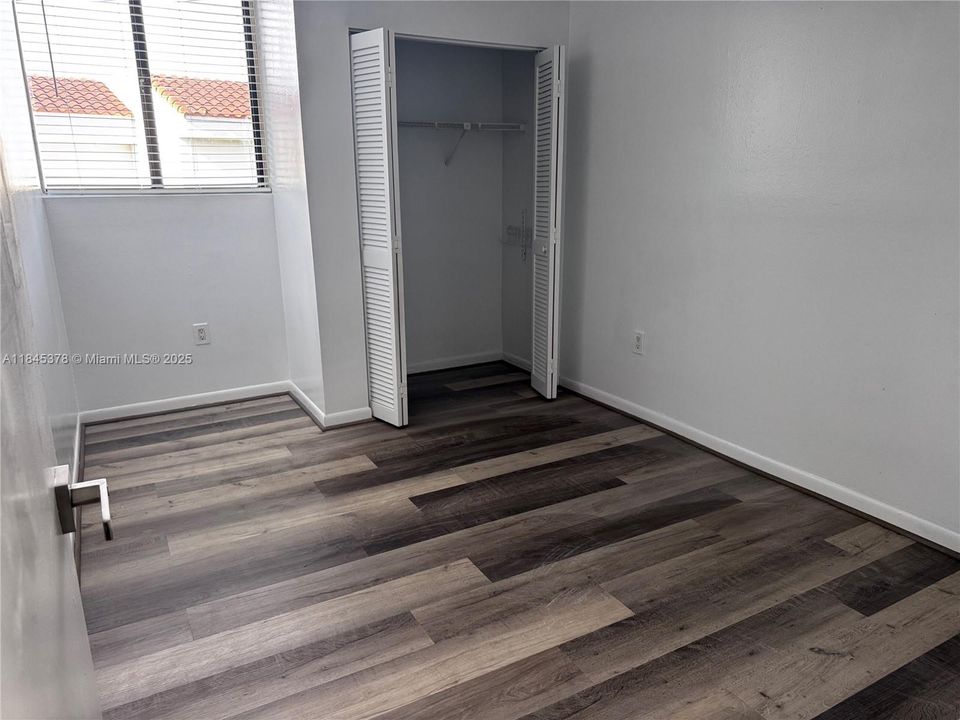 Activo con contrato: $2,500 (3 camas, 2 baños, 1293 Pies cuadrados)