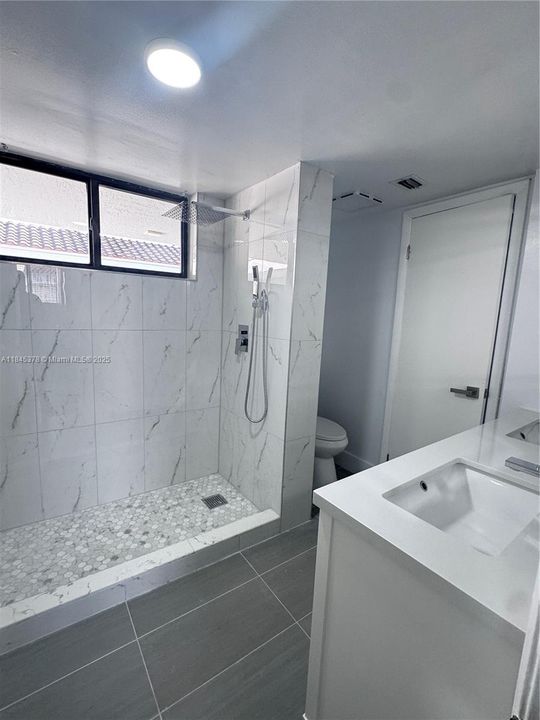 Activo con contrato: $2,500 (3 camas, 2 baños, 1293 Pies cuadrados)