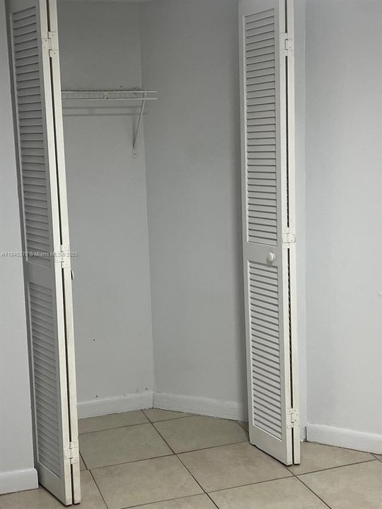 Activo con contrato: $2,500 (3 camas, 2 baños, 1293 Pies cuadrados)