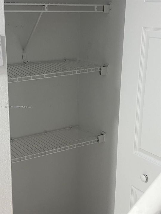 Activo con contrato: $2,500 (3 camas, 2 baños, 1293 Pies cuadrados)