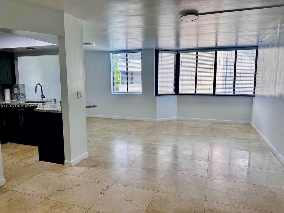 Activo con contrato: $2,500 (3 camas, 2 baños, 1293 Pies cuadrados)