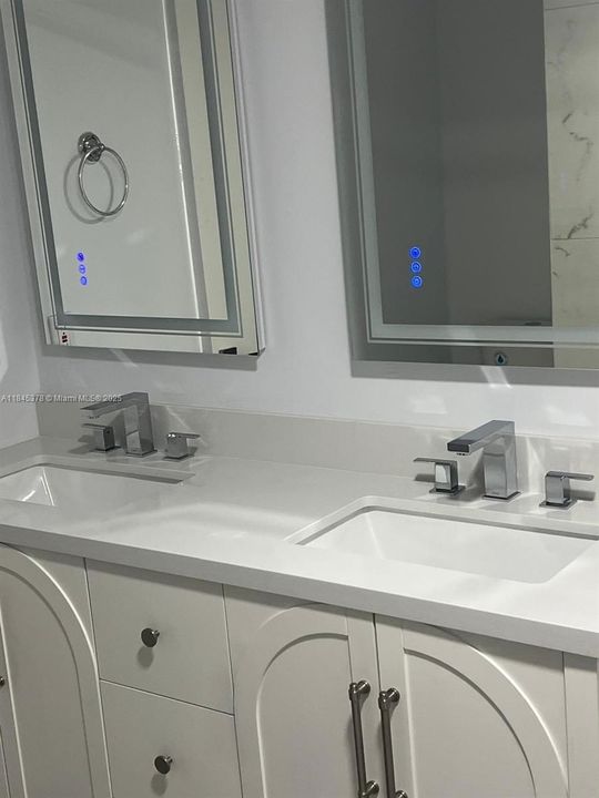 Activo con contrato: $2,500 (3 camas, 2 baños, 1293 Pies cuadrados)