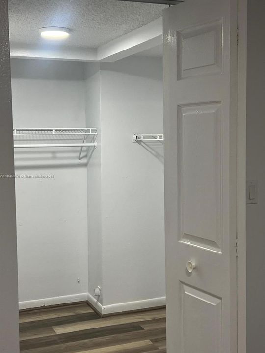 Activo con contrato: $2,500 (3 camas, 2 baños, 1293 Pies cuadrados)