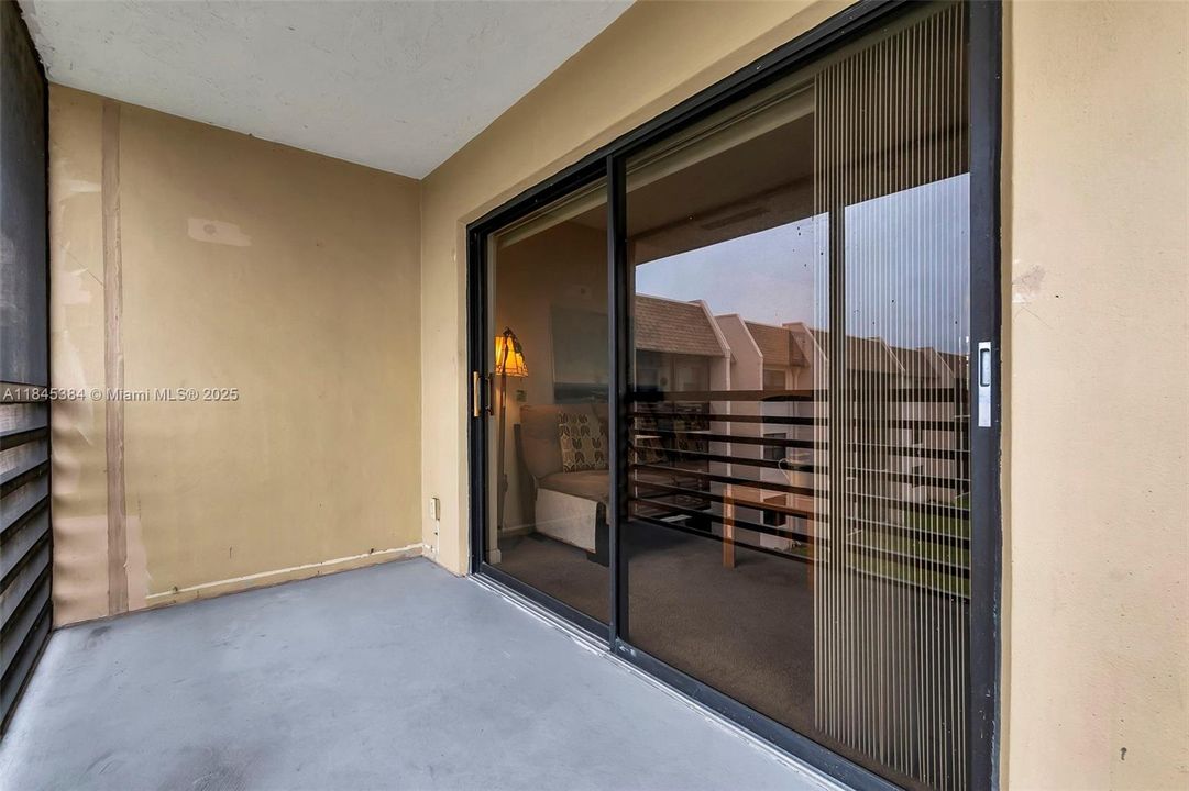 Recently Sold: $70,000 (1 beds, 1 baths, 640 Square Feet)