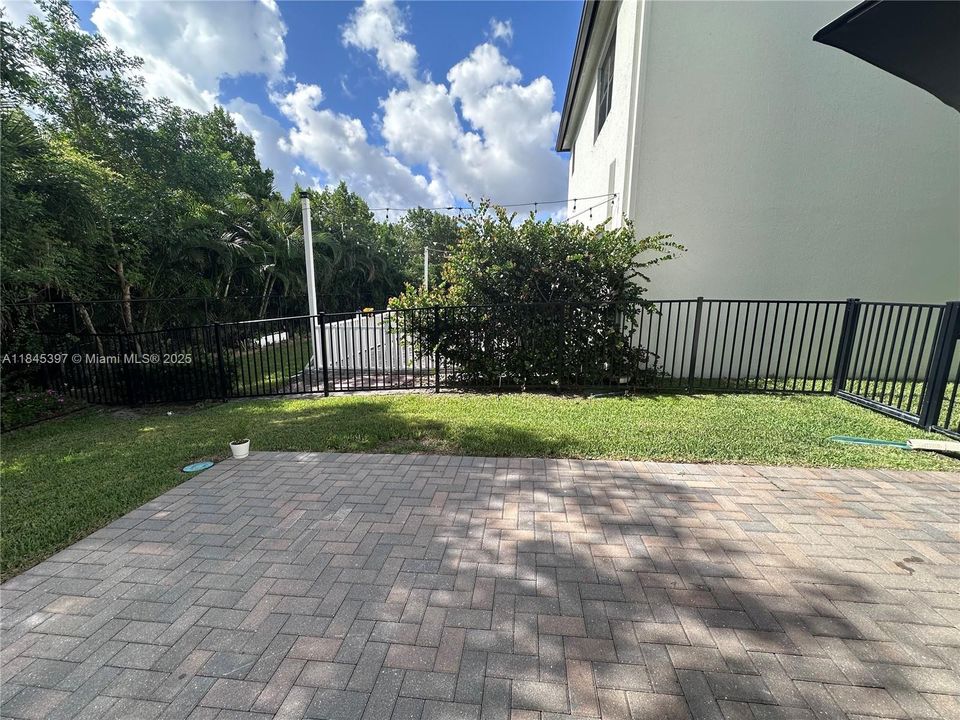 For Rent: $3,300 (3 beds, 2 baths, 1601 Square Feet)