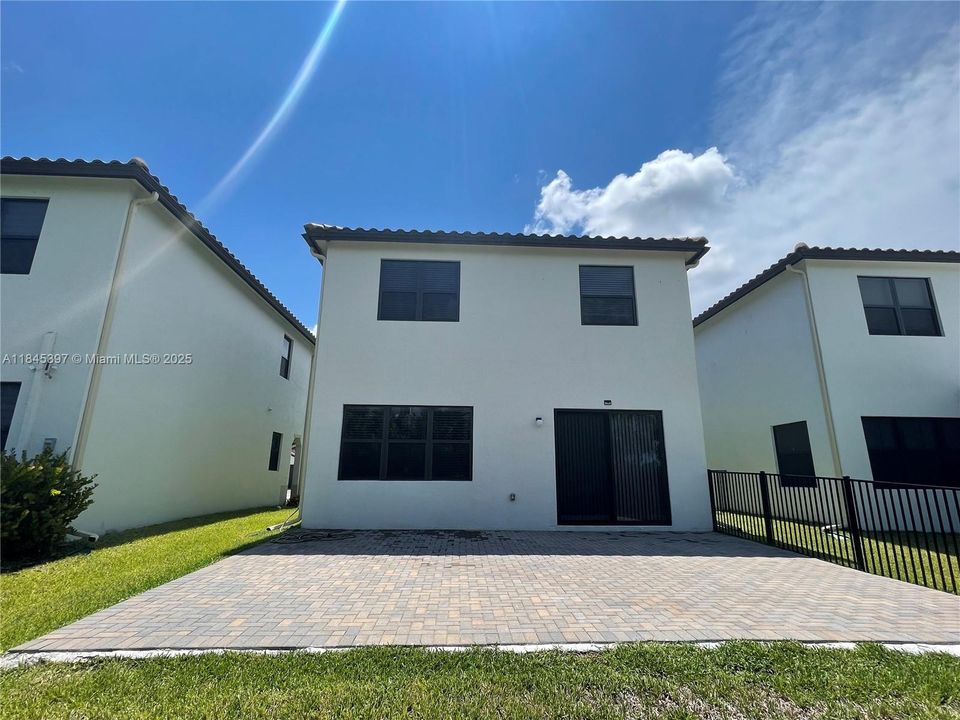 For Rent: $3,300 (3 beds, 2 baths, 1601 Square Feet)