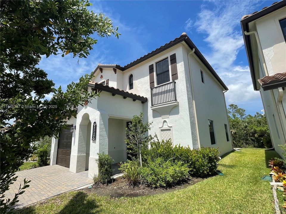 For Rent: $3,300 (3 beds, 2 baths, 1601 Square Feet)