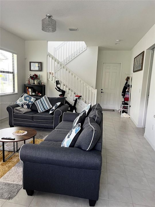 For Rent: $3,300 (3 beds, 2 baths, 1601 Square Feet)