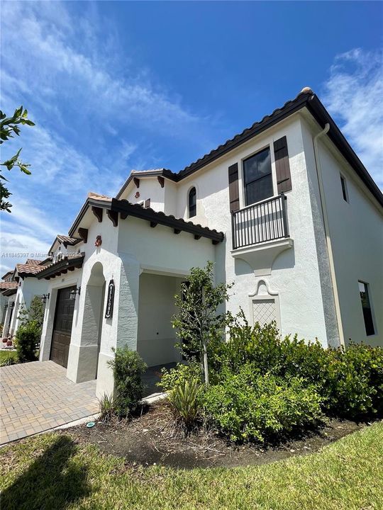 For Rent: $3,300 (3 beds, 2 baths, 1601 Square Feet)