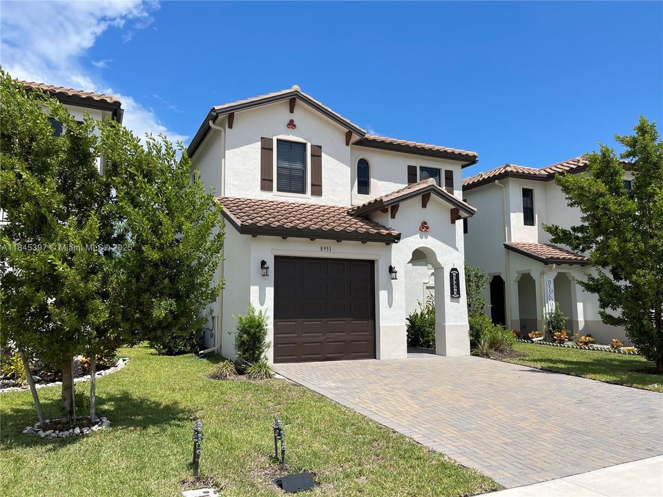 For Rent: $3,300 (3 beds, 2 baths, 1601 Square Feet)