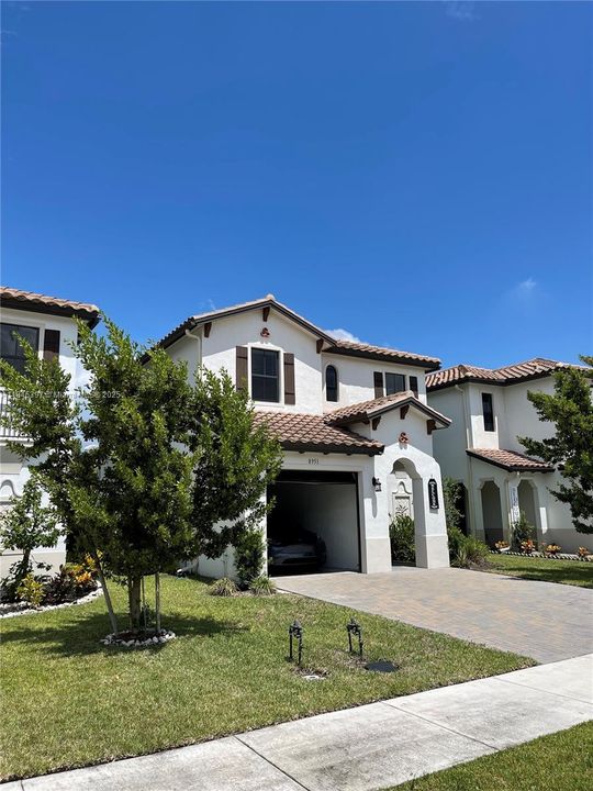 For Rent: $3,300 (3 beds, 2 baths, 1601 Square Feet)