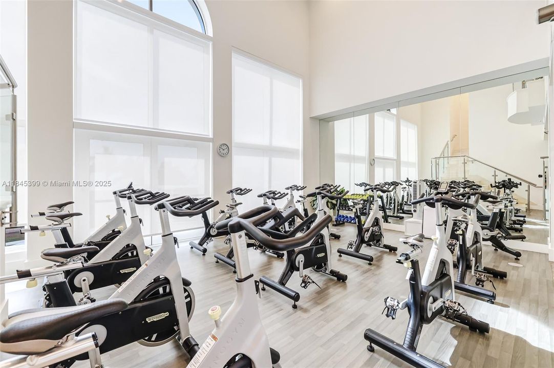 最近售出: $1,650,000 (2 贝兹, 2 浴室, 1550 平方英尺)