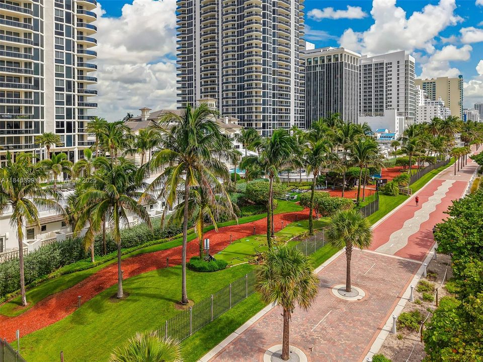 最近售出: $1,650,000 (2 贝兹, 2 浴室, 1550 平方英尺)