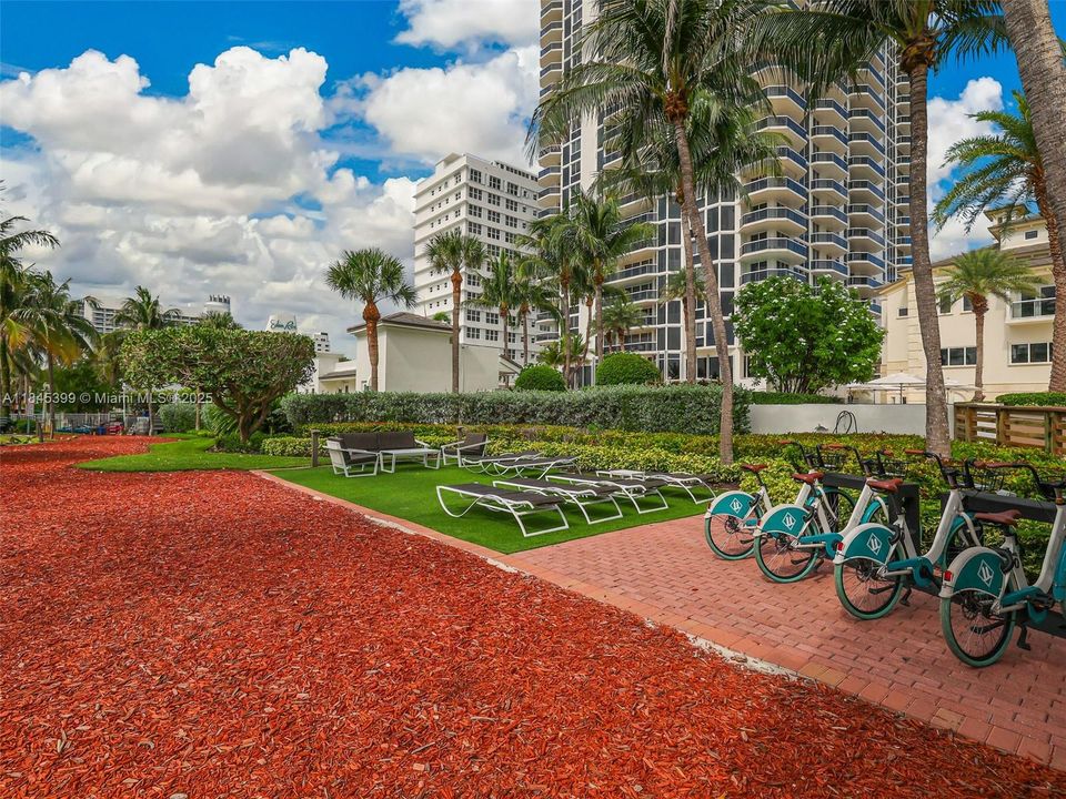 最近售出: $1,650,000 (2 贝兹, 2 浴室, 1550 平方英尺)