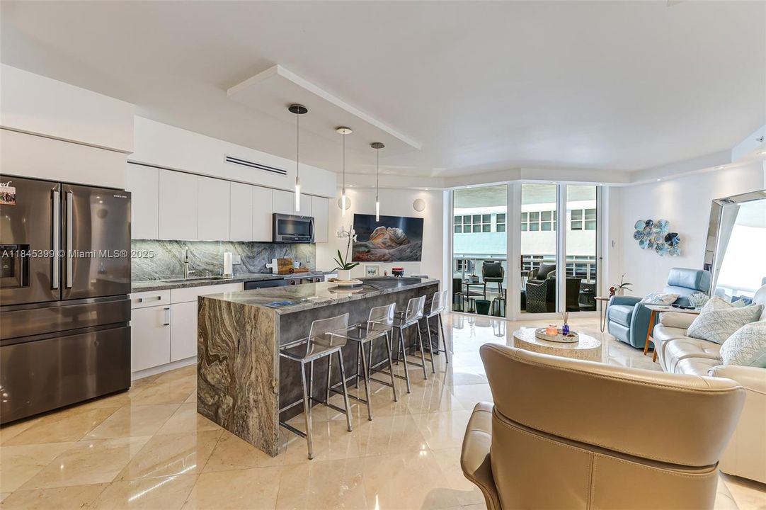 最近售出: $1,650,000 (2 贝兹, 2 浴室, 1550 平方英尺)