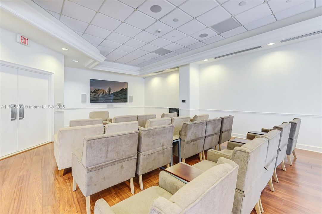 最近售出: $1,650,000 (2 贝兹, 2 浴室, 1550 平方英尺)