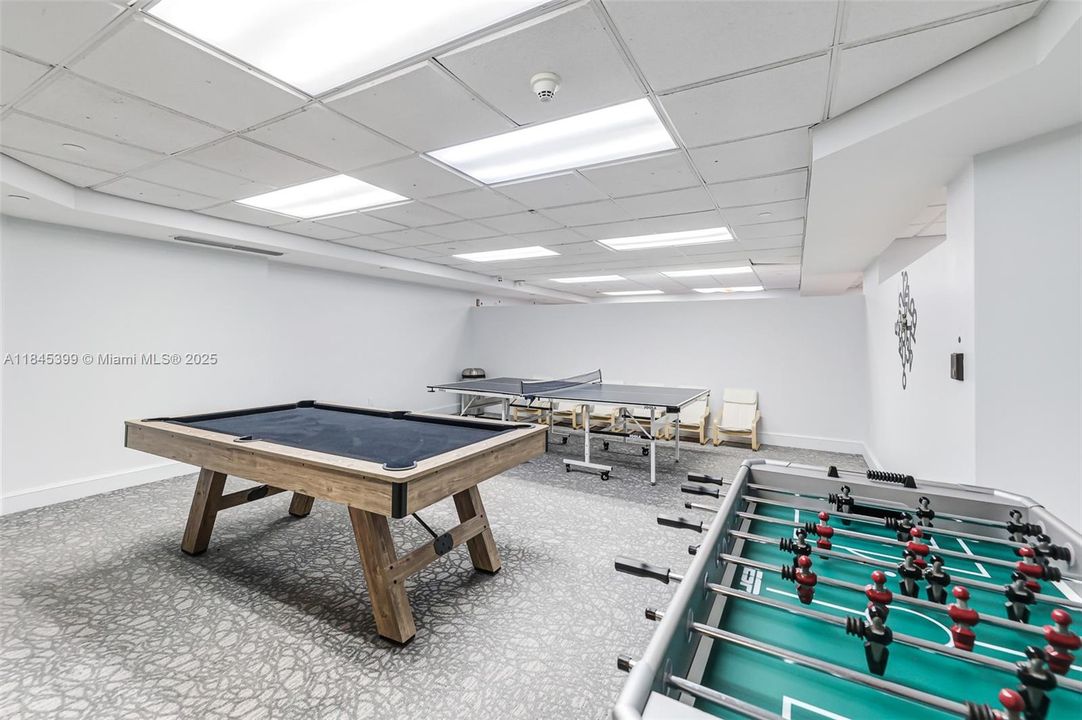 最近售出: $1,650,000 (2 贝兹, 2 浴室, 1550 平方英尺)