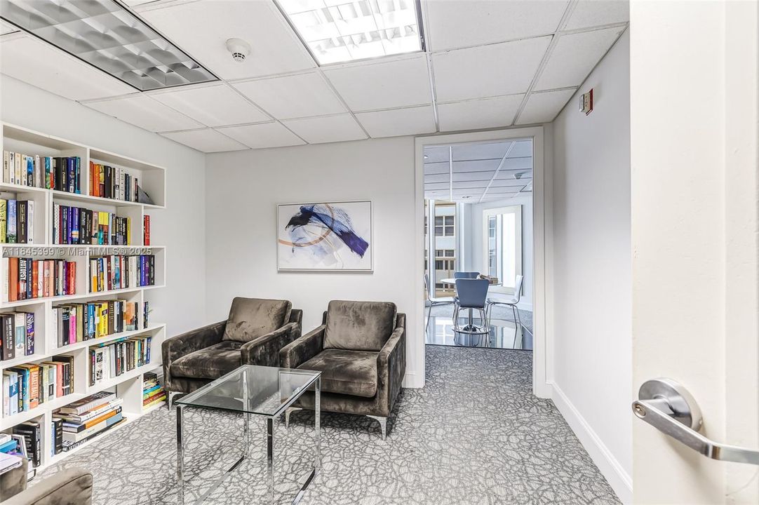 最近售出: $1,650,000 (2 贝兹, 2 浴室, 1550 平方英尺)