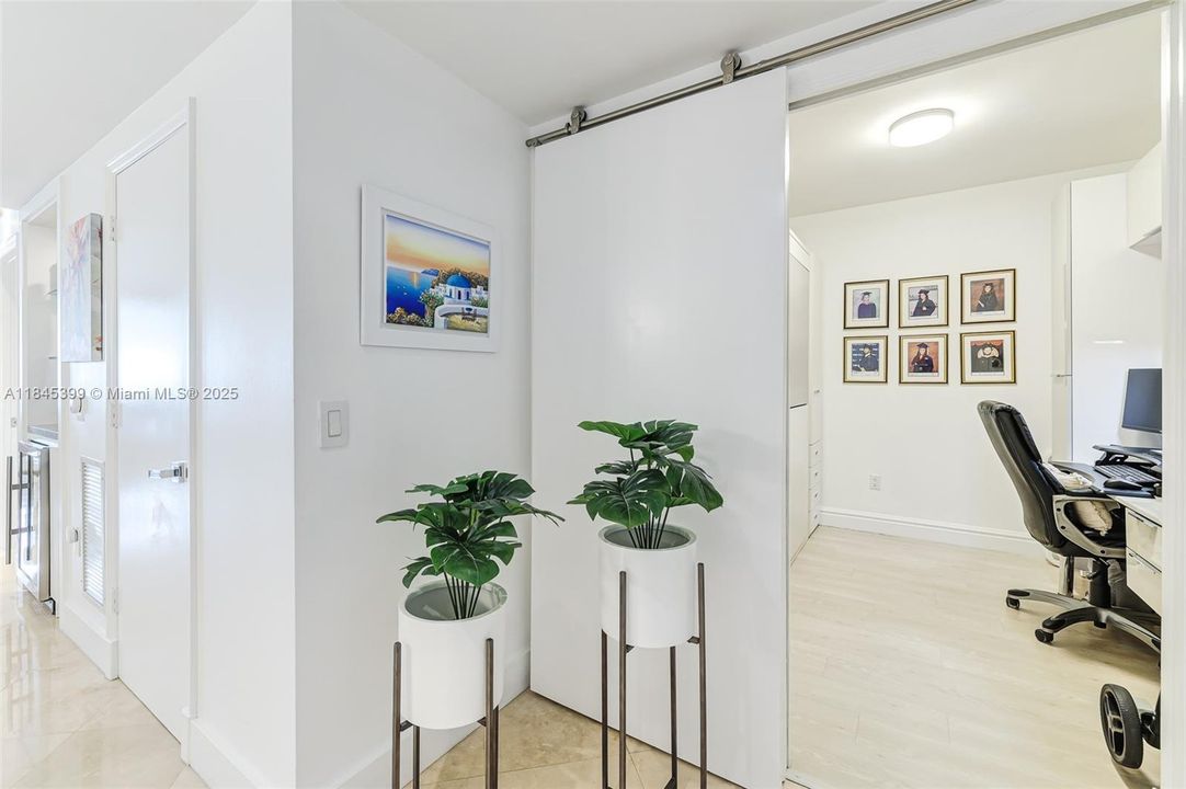 最近售出: $1,650,000 (2 贝兹, 2 浴室, 1550 平方英尺)