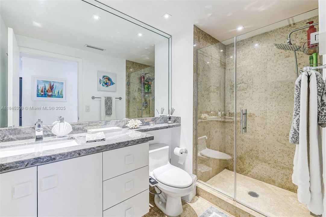 最近售出: $1,650,000 (2 贝兹, 2 浴室, 1550 平方英尺)