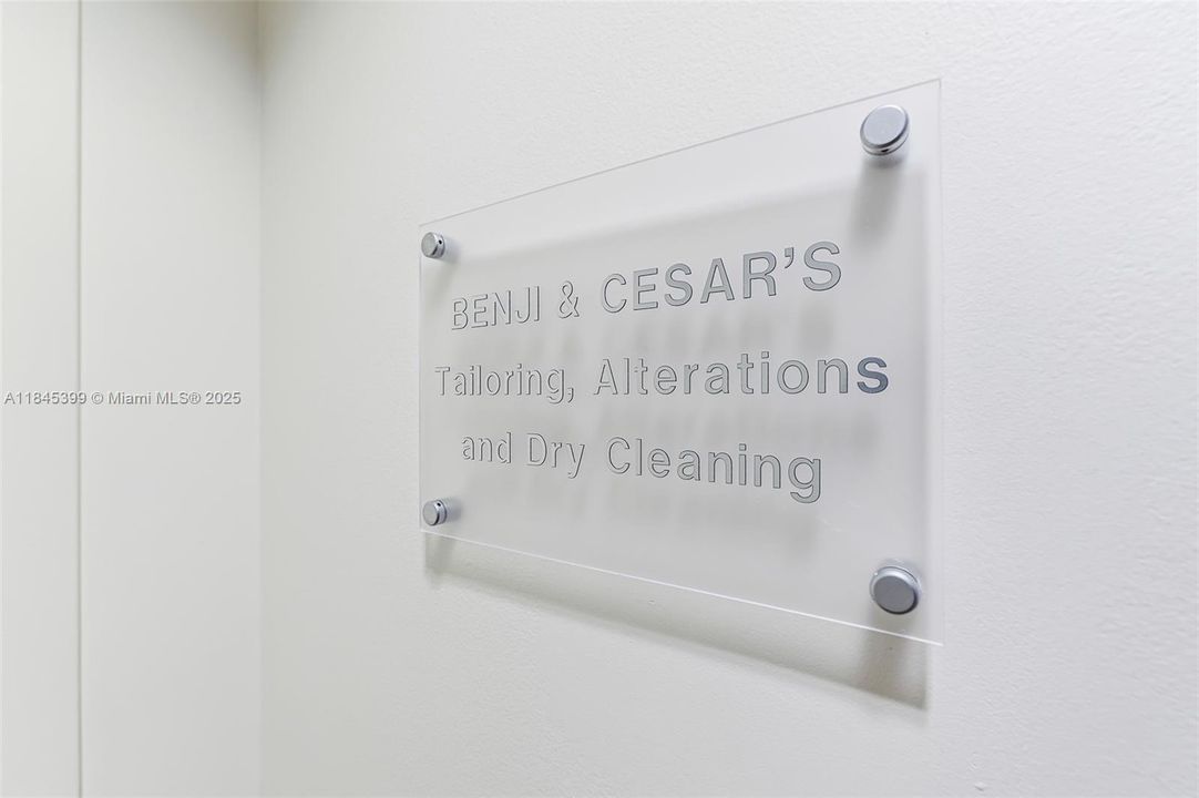 最近售出: $1,650,000 (2 贝兹, 2 浴室, 1550 平方英尺)