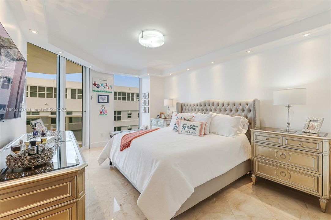 最近售出: $1,650,000 (2 贝兹, 2 浴室, 1550 平方英尺)