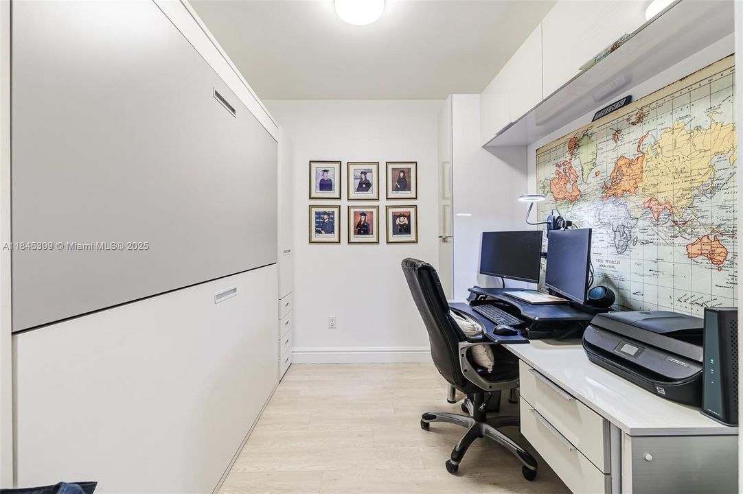 最近售出: $1,650,000 (2 贝兹, 2 浴室, 1550 平方英尺)