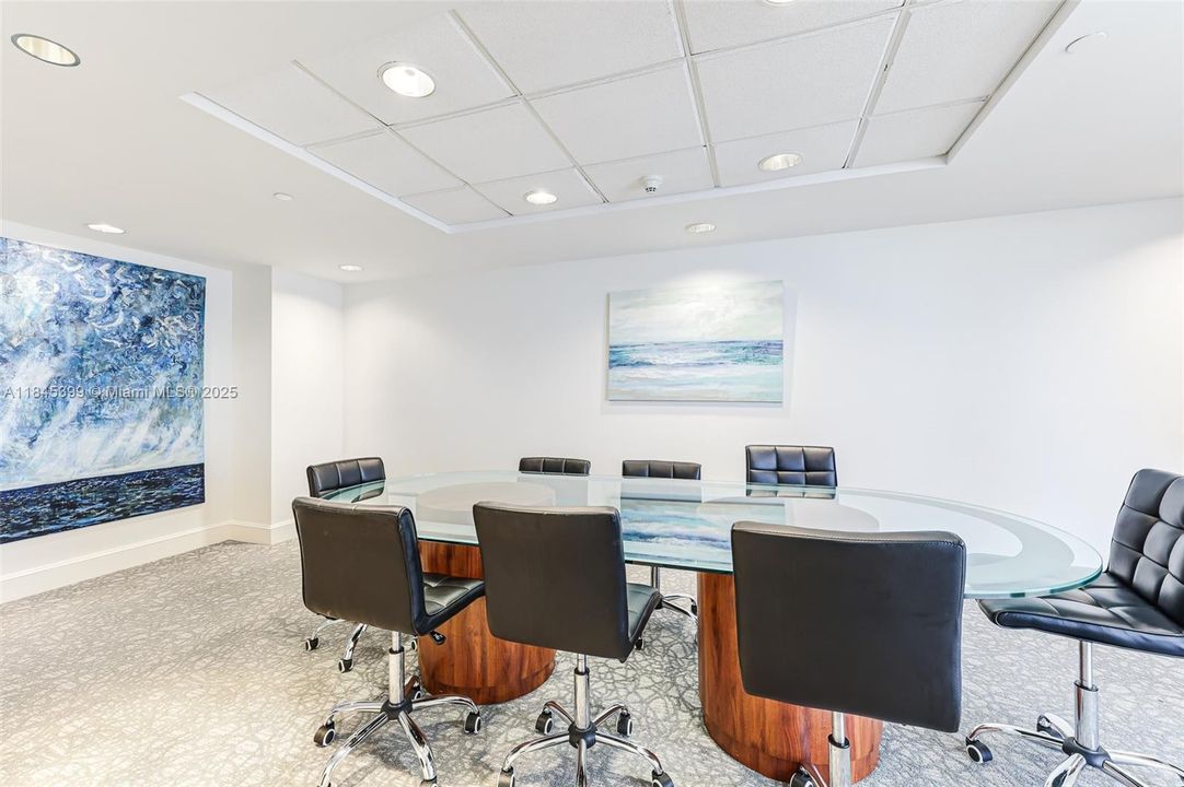 最近售出: $1,650,000 (2 贝兹, 2 浴室, 1550 平方英尺)