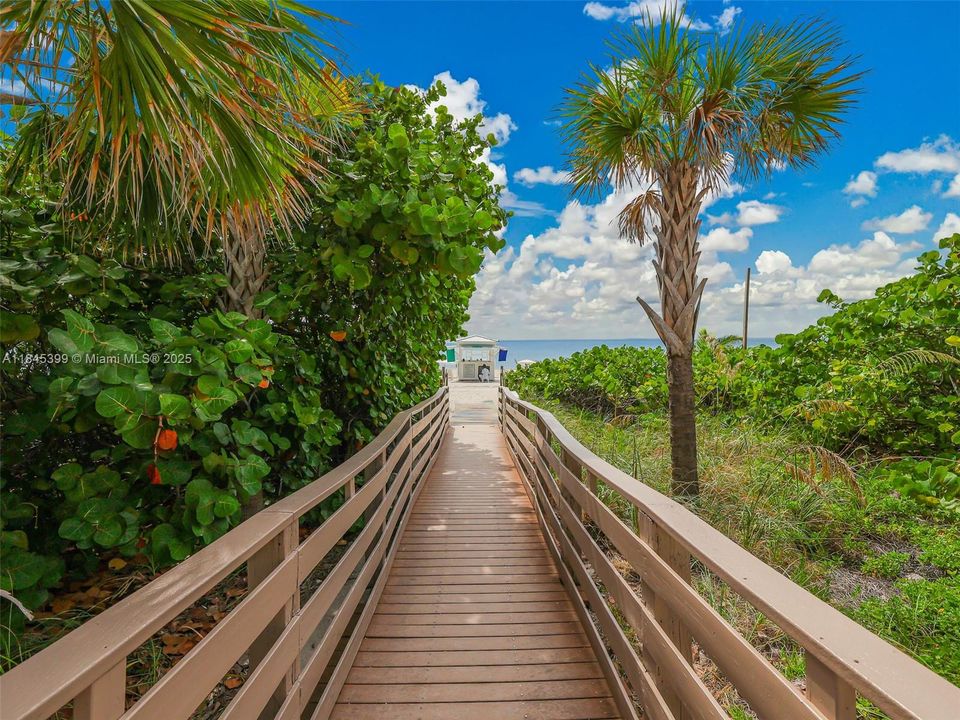 最近售出: $1,650,000 (2 贝兹, 2 浴室, 1550 平方英尺)