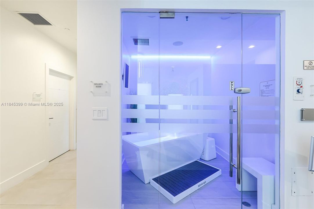 最近售出: $1,650,000 (2 贝兹, 2 浴室, 1550 平方英尺)