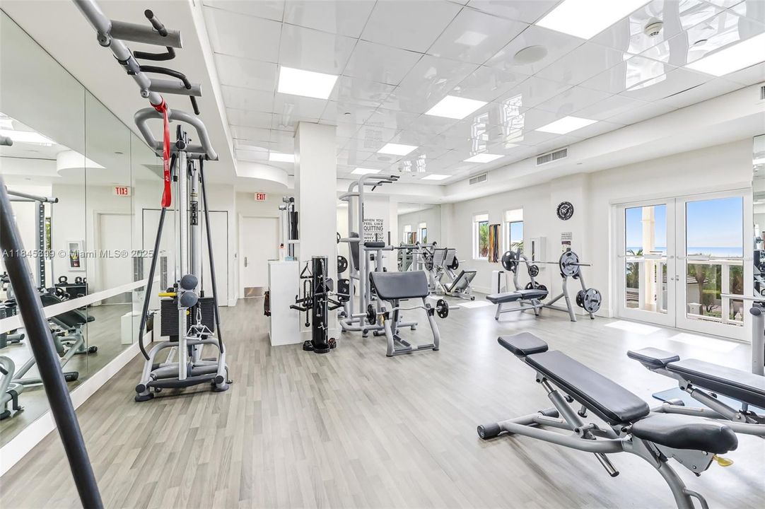 最近售出: $1,650,000 (2 贝兹, 2 浴室, 1550 平方英尺)