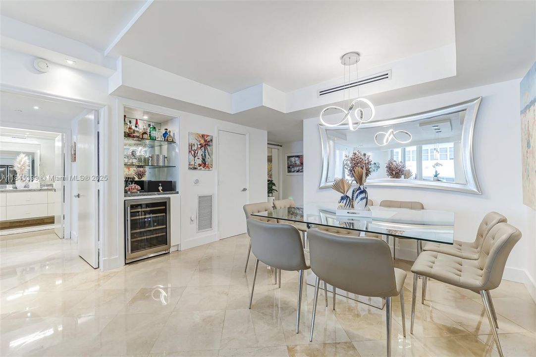 最近售出: $1,650,000 (2 贝兹, 2 浴室, 1550 平方英尺)