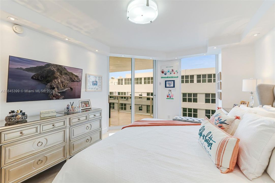 最近售出: $1,650,000 (2 贝兹, 2 浴室, 1550 平方英尺)