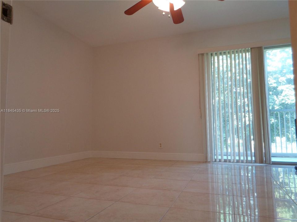 Vendido Recientemente: $145,000 (1 camas, 1 baños, 811 Pies cuadrados)