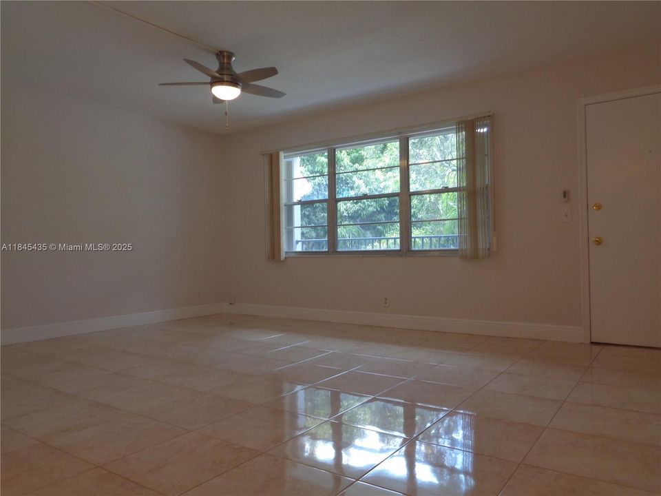 Vendido Recientemente: $145,000 (1 camas, 1 baños, 811 Pies cuadrados)