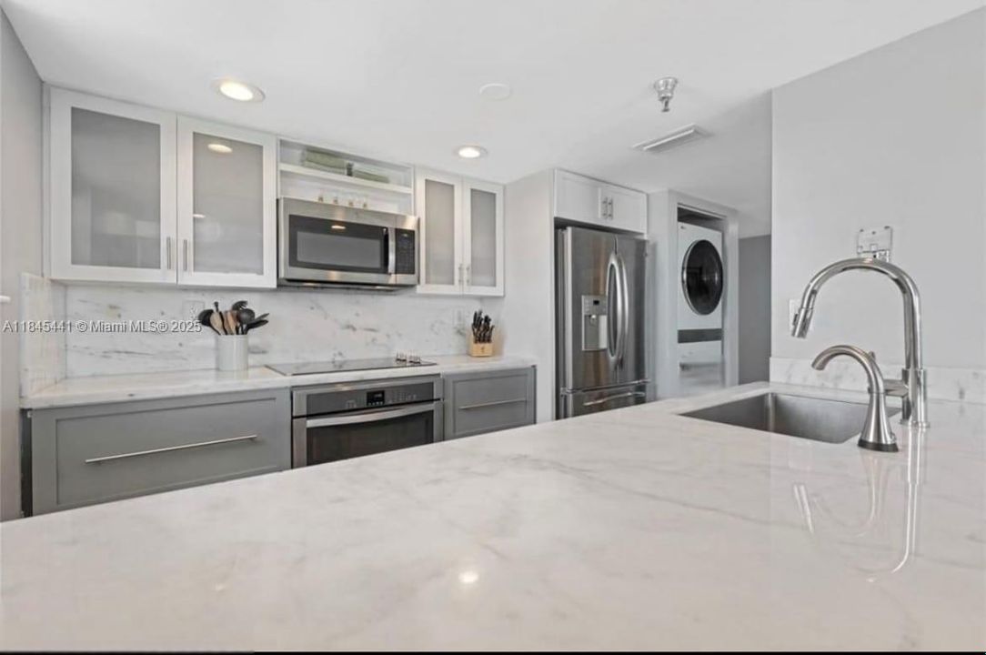 For Sale: $575,000 (2 beds, 2 baths, 1263 Square Feet)