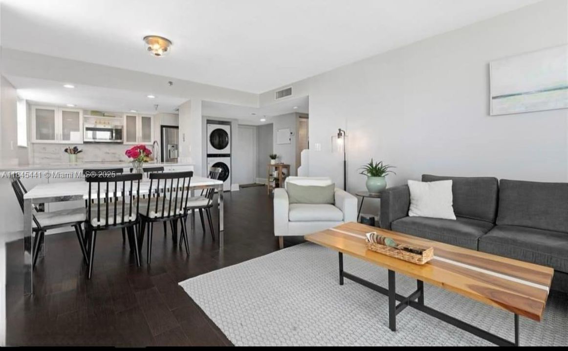 For Sale: $575,000 (2 beds, 2 baths, 1263 Square Feet)