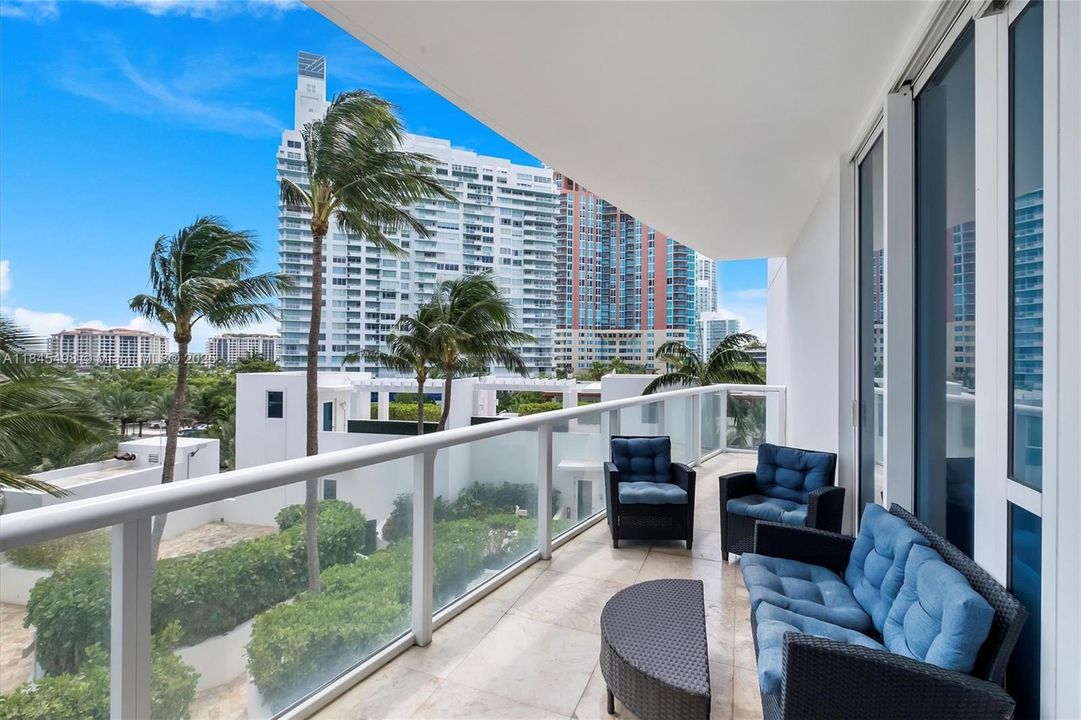 Под контрактом: $19,900 (2 спален, 2 ванн, 1440 Квадратных фут)