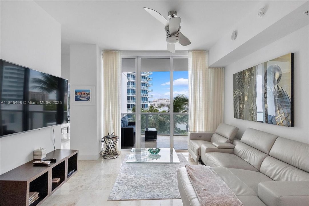 Под контрактом: $19,900 (2 спален, 2 ванн, 1440 Квадратных фут)