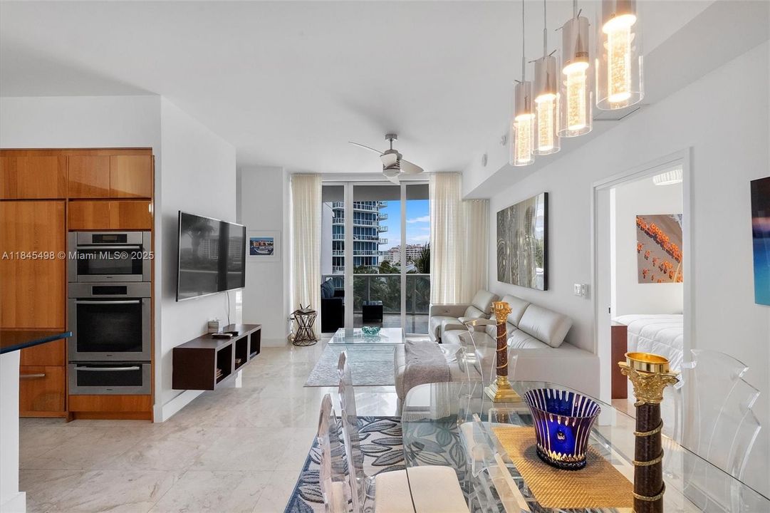 Под контрактом: $19,900 (2 спален, 2 ванн, 1440 Квадратных фут)