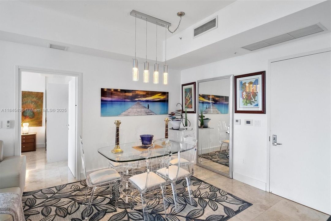 Под контрактом: $19,900 (2 спален, 2 ванн, 1440 Квадратных фут)