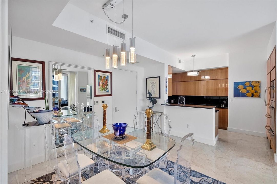 Под контрактом: $19,900 (2 спален, 2 ванн, 1440 Квадратных фут)