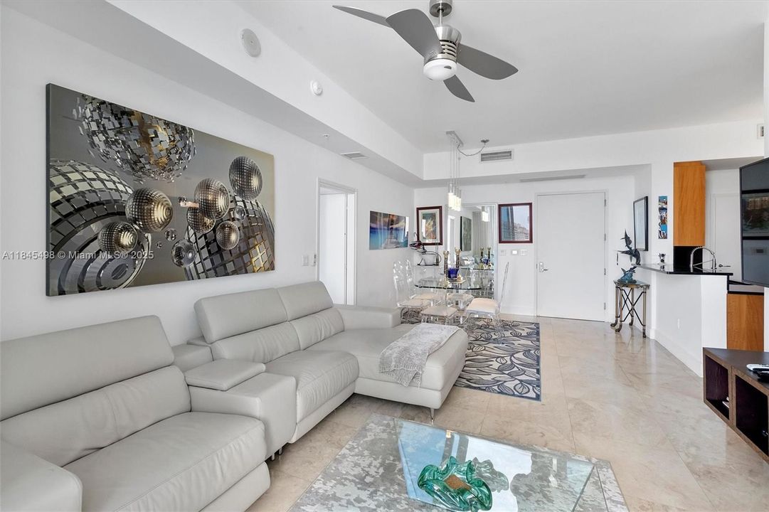 Под контрактом: $19,900 (2 спален, 2 ванн, 1440 Квадратных фут)