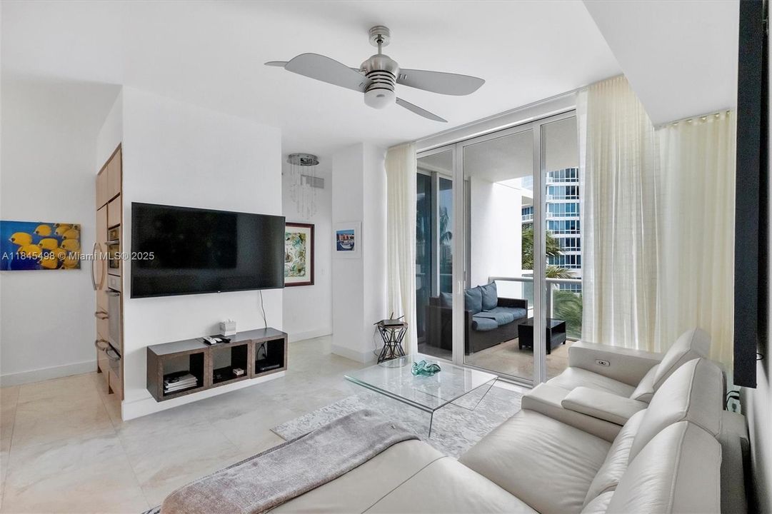 Под контрактом: $19,900 (2 спален, 2 ванн, 1440 Квадратных фут)